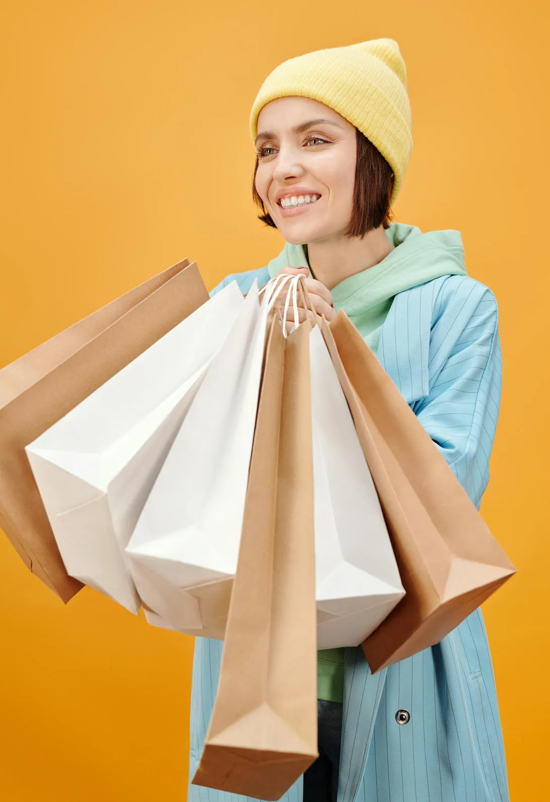 A Guide to Selecting Clothing Packaging Bags for European and North American Markets